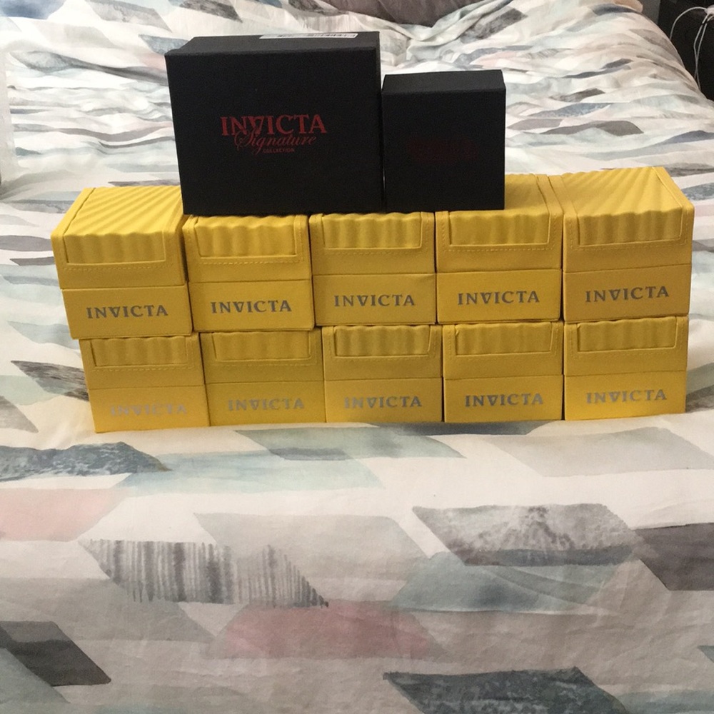 Invicta watch cases with pillows
